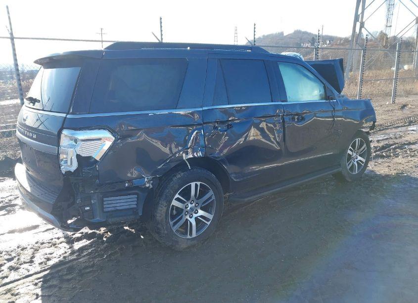 Photo 4 of 2024 Ford Expedition XLT (VIN 1FMJU1J82REA66595)
