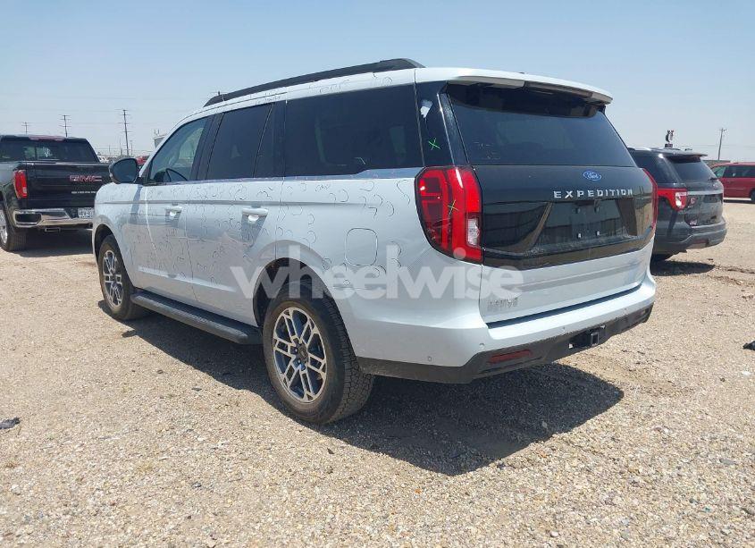 Photo 3 of 2025 Ford Expedition ACTIVE (VIN 1FMJU1J82SEA13238)