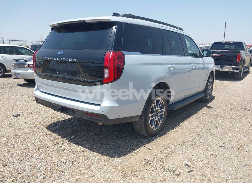 Photo 4 of 2025 Ford Expedition ACTIVE (VIN 1FMJU1J82SEA13238)