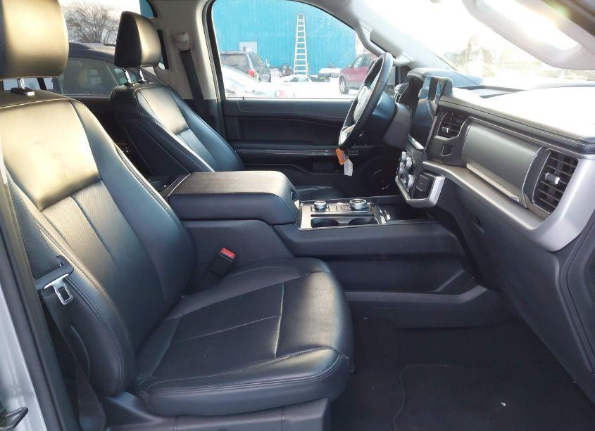 Photo 5 of 2024 Ford Expedition XLT (VIN 1FMJU1J83REA40474)