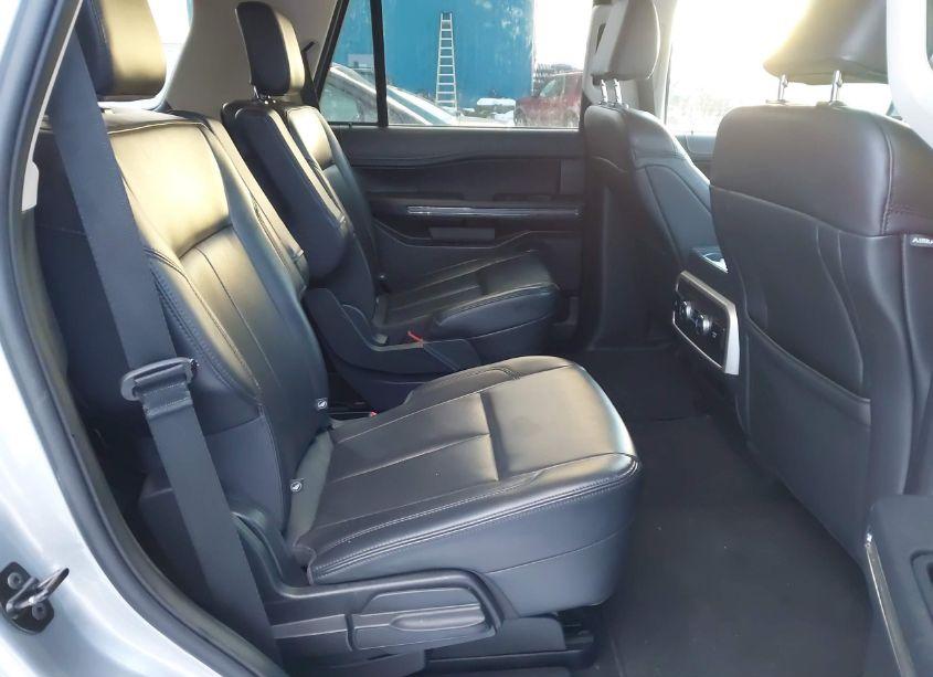 Photo 8 of 2024 Ford Expedition XLT (VIN 1FMJU1J83REA40474)