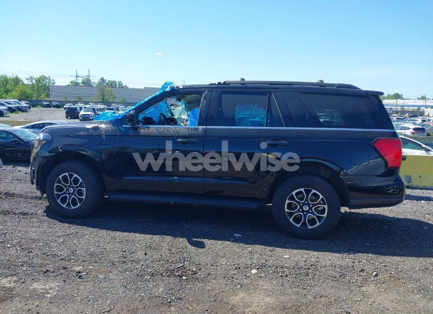 Photo 14 of 2024 Ford Expedition XLT (VIN 1FMJU1J84REA35560)