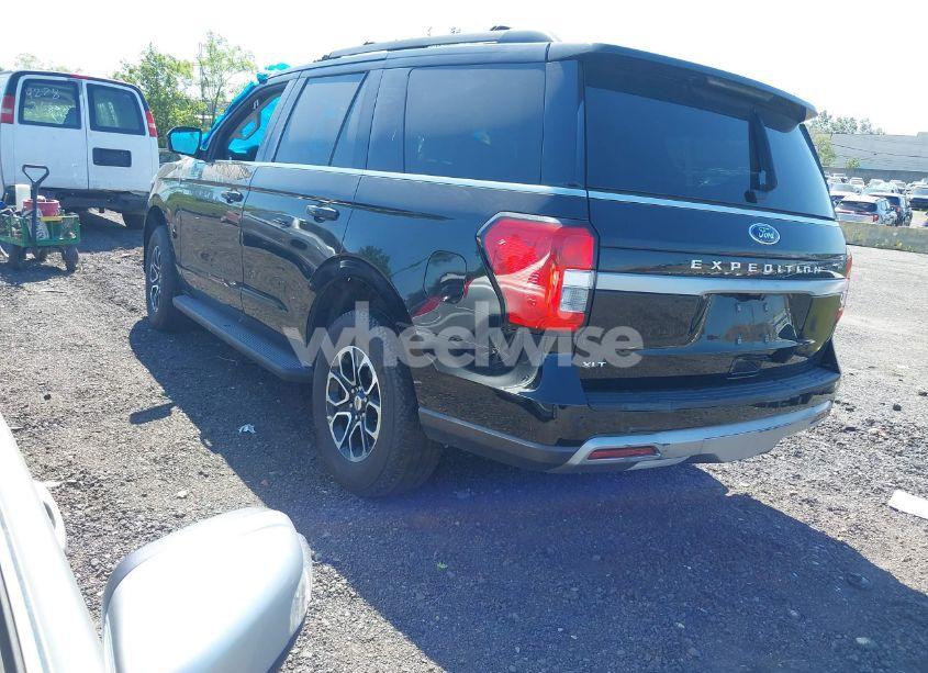 Photo 3 of 2024 Ford Expedition XLT (VIN 1FMJU1J84REA35560)