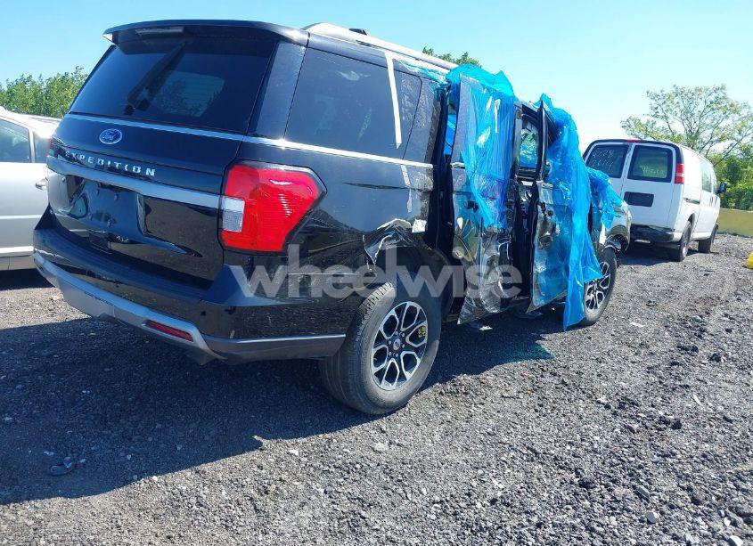 Photo 4 of 2024 Ford Expedition XLT (VIN 1FMJU1J84REA35560)