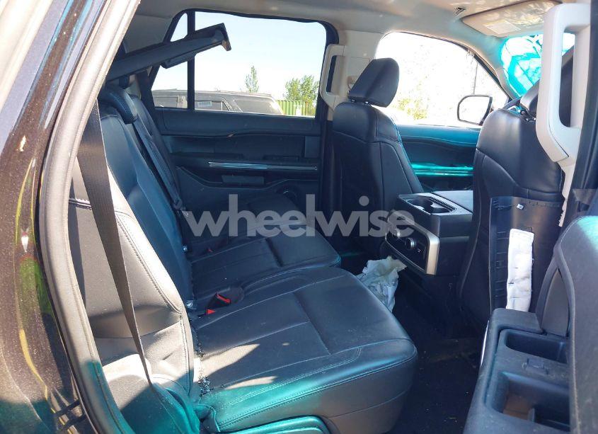 Photo 8 of 2024 Ford Expedition XLT (VIN 1FMJU1J84REA35560)