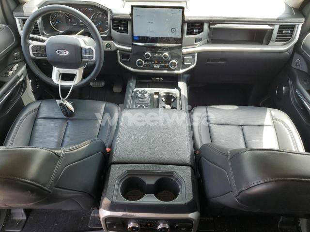 Photo 14 of 2024 FORD EXPEDITION XLT (VIN 1FMJU1J84REA81230)