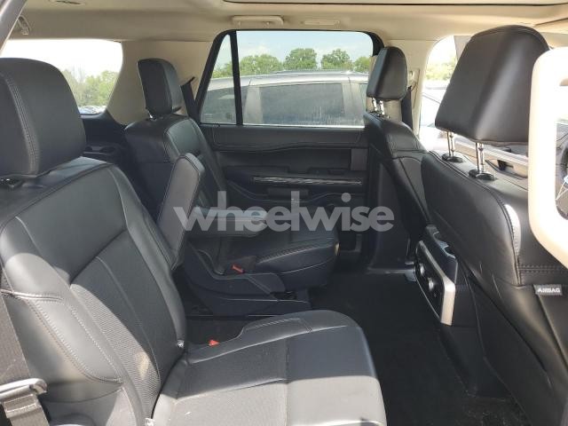 Photo 2 of 2024 FORD EXPEDITION XLT (VIN 1FMJU1J84REA81230)