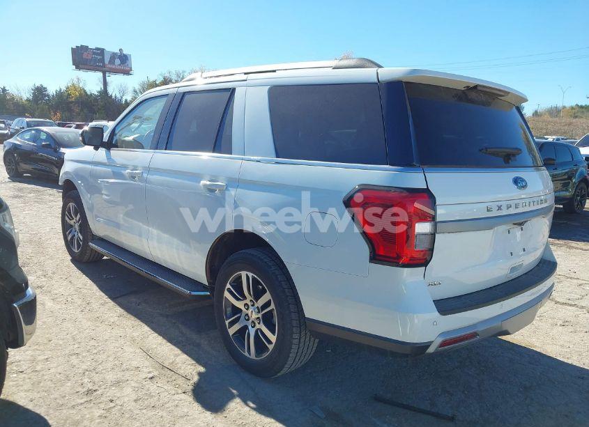 Photo 3 of 2023 Ford Expedition XLT (VIN 1FMJU1J85PEA46628)