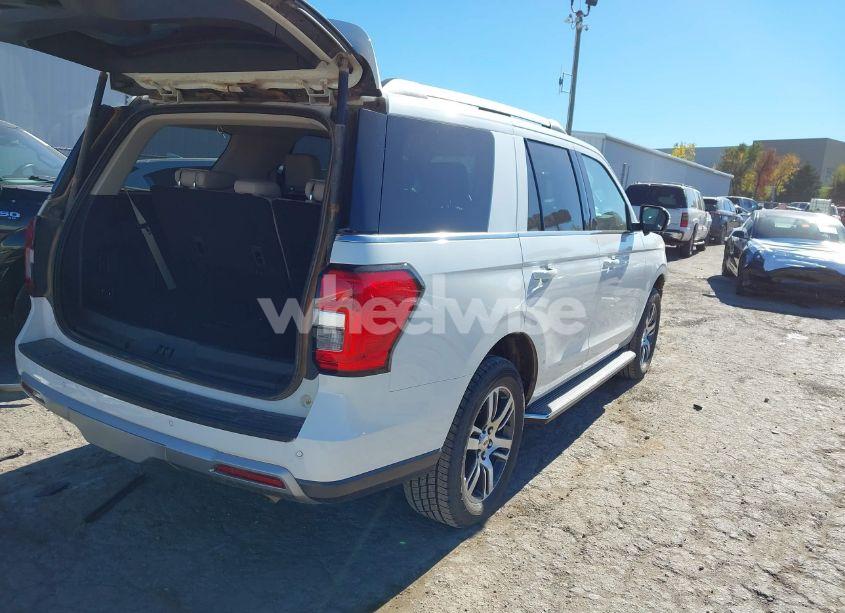 Photo 4 of 2023 Ford Expedition XLT (VIN 1FMJU1J85PEA46628)