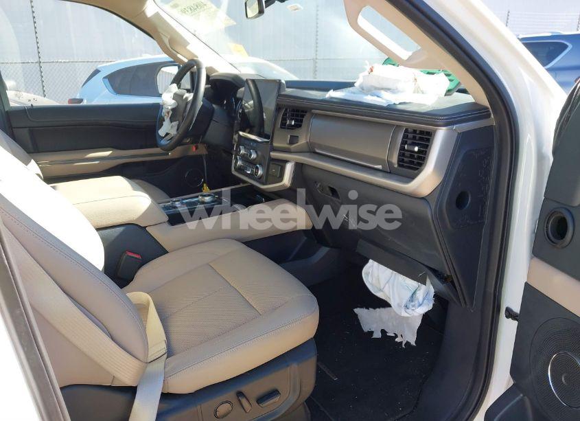 Photo 5 of 2023 Ford Expedition XLT (VIN 1FMJU1J85PEA46628)