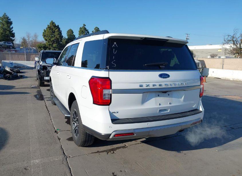 Photo 3 of 2023 Ford Expedition XLT (VIN 1FMJU1J85PEA60206)