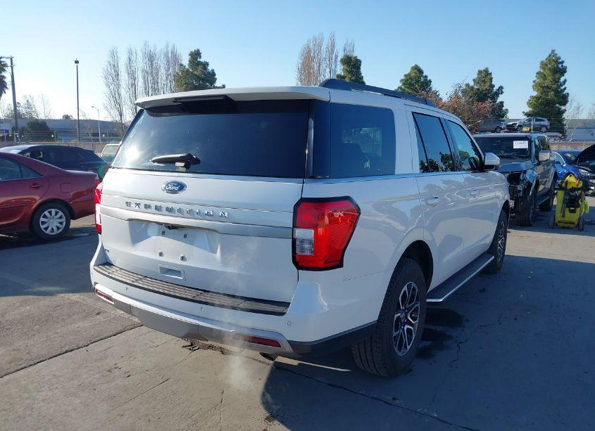 Photo 4 of 2023 Ford Expedition XLT (VIN 1FMJU1J85PEA60206)
