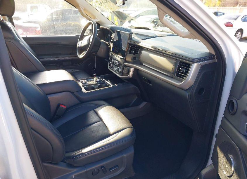 Photo 5 of 2023 Ford Expedition XLT (VIN 1FMJU1J85PEA60206)