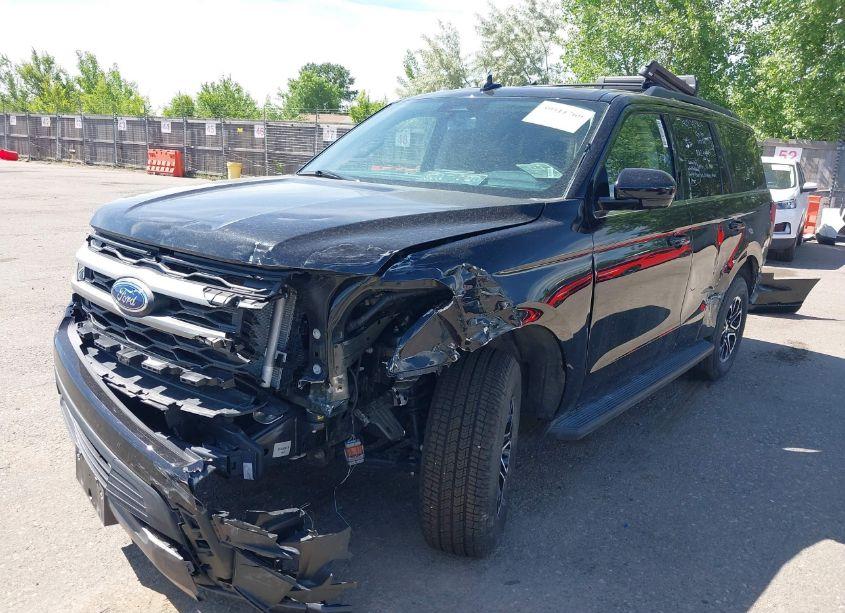 Photo 2 of 2024 Ford Expedition XLT (VIN 1FMJU1J85REA18671)