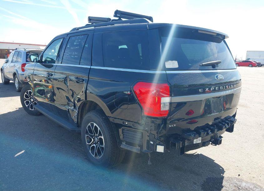 Photo 3 of 2024 Ford Expedition XLT (VIN 1FMJU1J85REA18671)