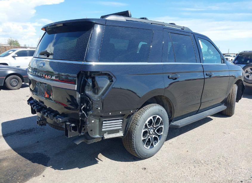 Photo 4 of 2024 Ford Expedition XLT (VIN 1FMJU1J85REA18671)