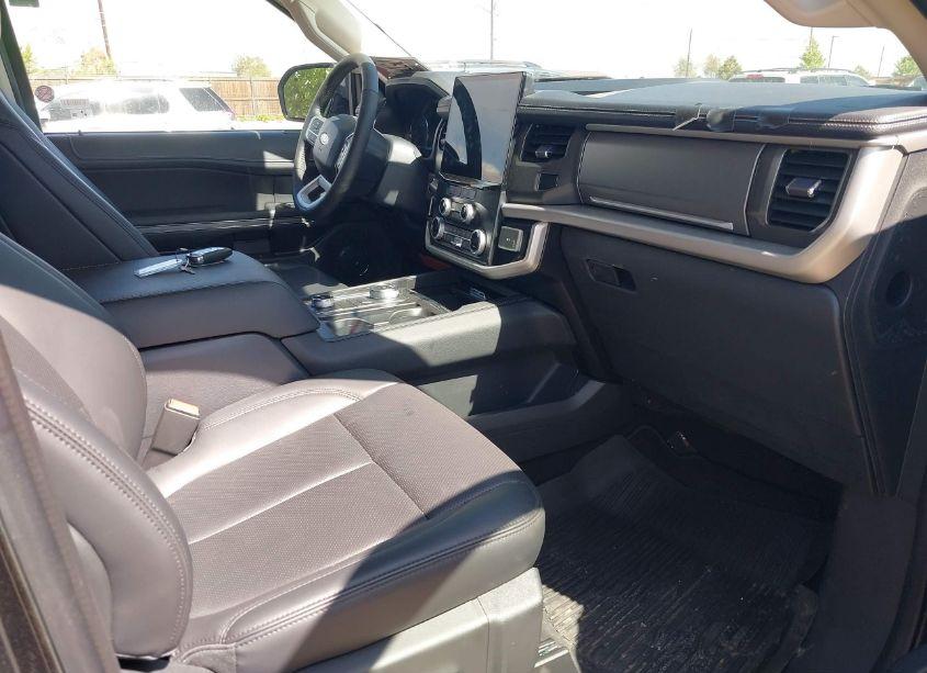 Photo 5 of 2024 Ford Expedition XLT (VIN 1FMJU1J85REA18671)