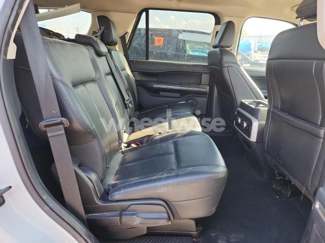 Photo 4 of 2024 FORD EXPEDITION XLT (VIN 1FMJU1J85REA18945)