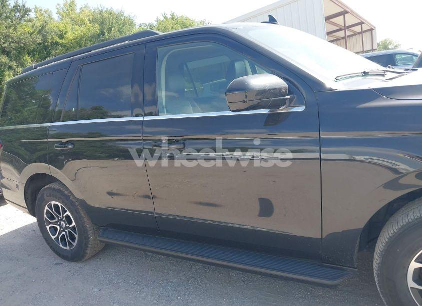 Photo 13 of 2024 Ford Expedition XLT (VIN 1FMJU1J85REA23692)
