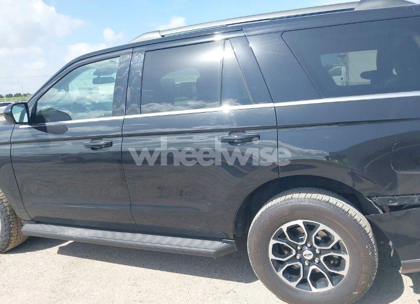 Photo 14 of 2024 Ford Expedition XLT (VIN 1FMJU1J85REA23692)