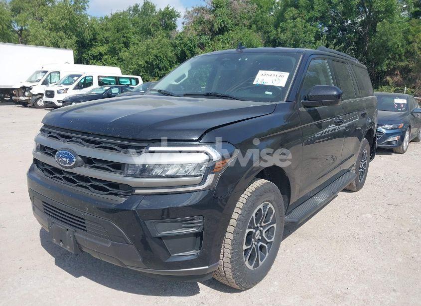 Photo 2 of 2024 Ford Expedition XLT (VIN 1FMJU1J85REA23692)