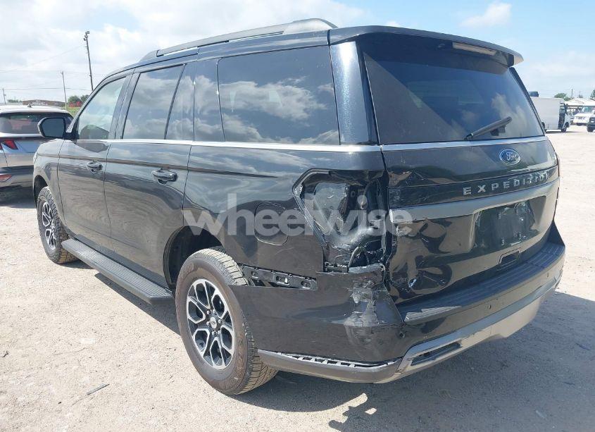 Photo 3 of 2024 Ford Expedition XLT (VIN 1FMJU1J85REA23692)