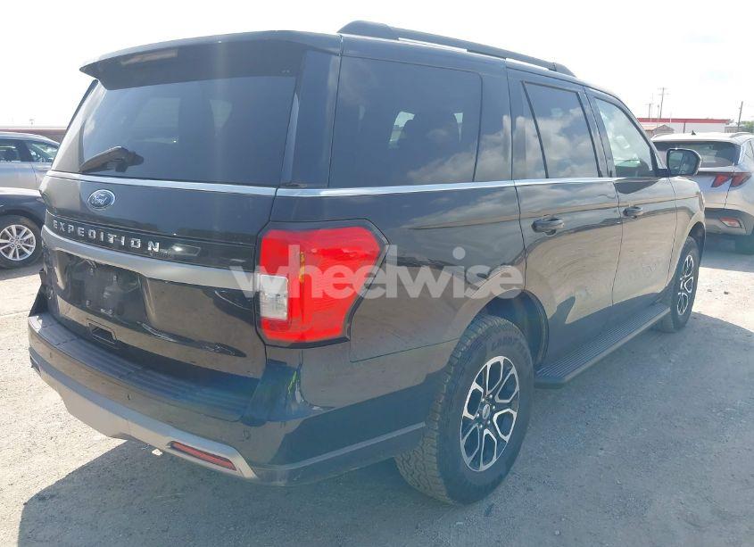 Photo 4 of 2024 Ford Expedition XLT (VIN 1FMJU1J85REA23692)