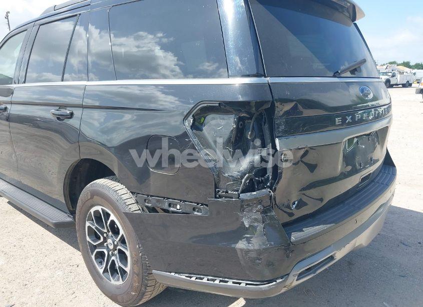 Photo 6 of 2024 Ford Expedition XLT (VIN 1FMJU1J85REA23692)