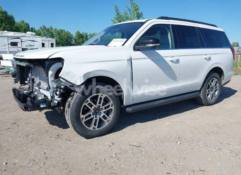 Photo 2 of 2025 Ford Expedition ACTIVE (VIN 1FMJU1J85SEA23004)