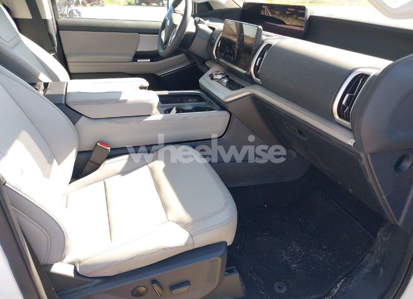 Photo 5 of 2025 Ford Expedition ACTIVE (VIN 1FMJU1J85SEA23004)