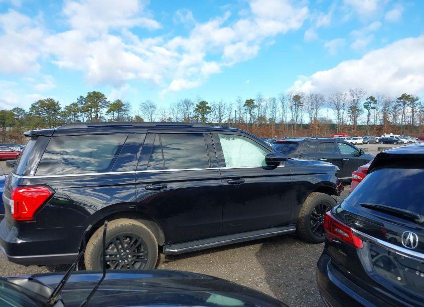 Photo 13 of 2023 Ford Expedition XLT (VIN 1FMJU1J86PEA12701)