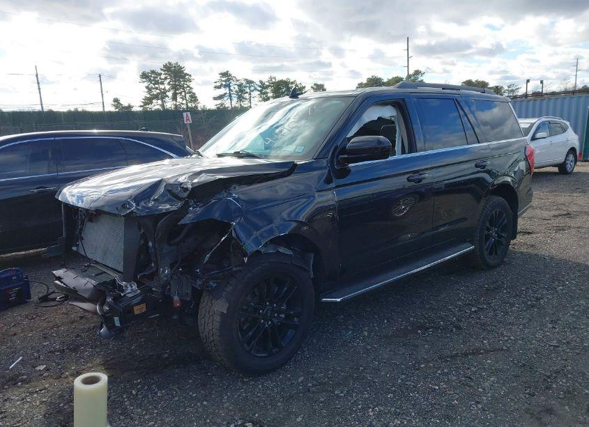 Photo 2 of 2023 Ford Expedition XLT (VIN 1FMJU1J86PEA12701)