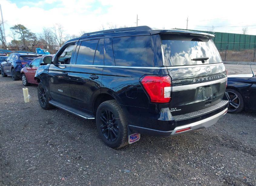 Photo 3 of 2023 Ford Expedition XLT (VIN 1FMJU1J86PEA12701)