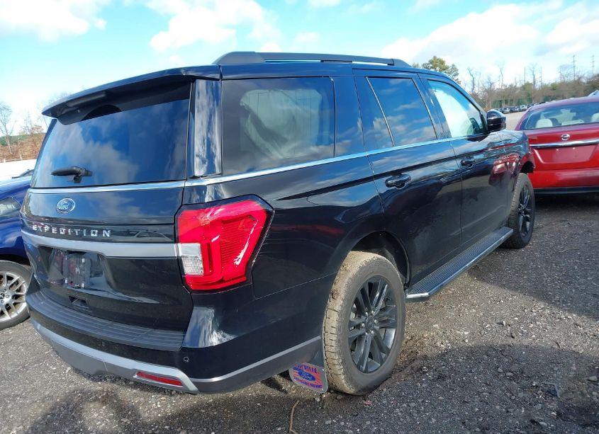 Photo 4 of 2023 Ford Expedition XLT (VIN 1FMJU1J86PEA12701)