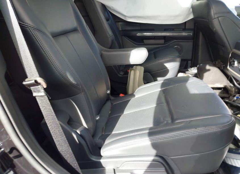Photo 8 of 2023 Ford Expedition XLT (VIN 1FMJU1J86PEA12701)