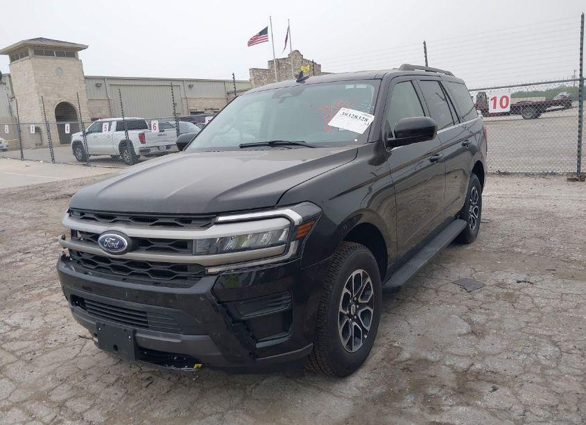 Photo 2 of 2024 Ford Expedition XLT (VIN 1FMJU1J86REA32014)