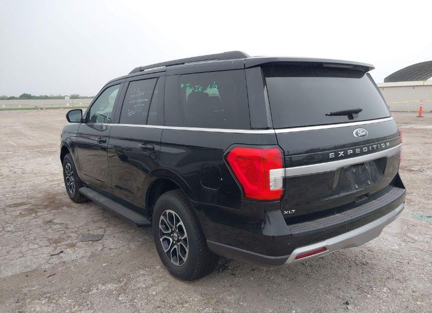 Photo 3 of 2024 Ford Expedition XLT (VIN 1FMJU1J86REA32014)