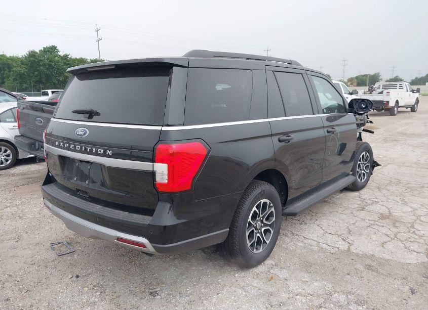 Photo 4 of 2024 Ford Expedition XLT (VIN 1FMJU1J86REA32014)