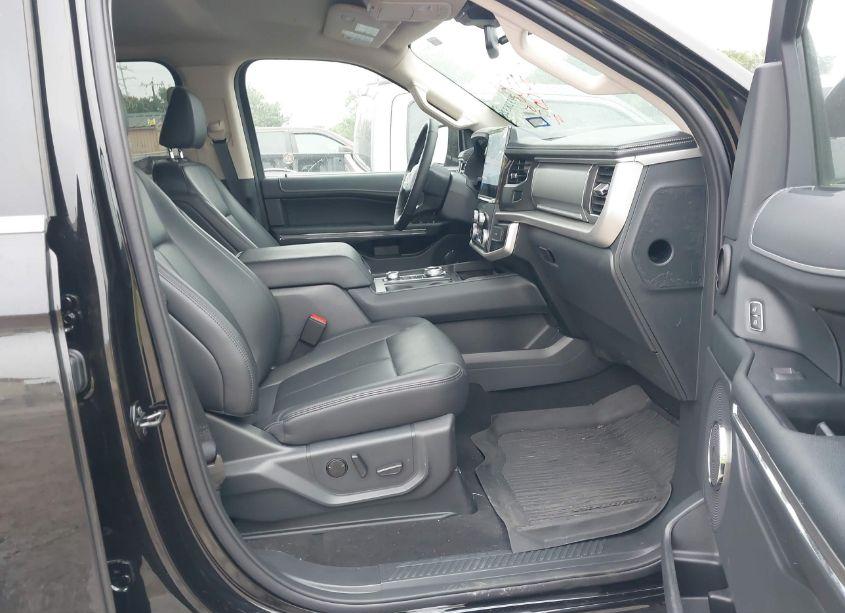 Photo 5 of 2024 Ford Expedition XLT (VIN 1FMJU1J86REA32014)