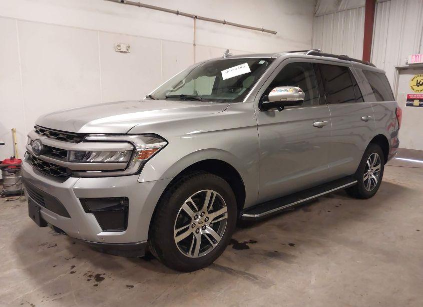 Photo 2 of 2023 Ford Expedition XLT (VIN 1FMJU1J87PEA09337)