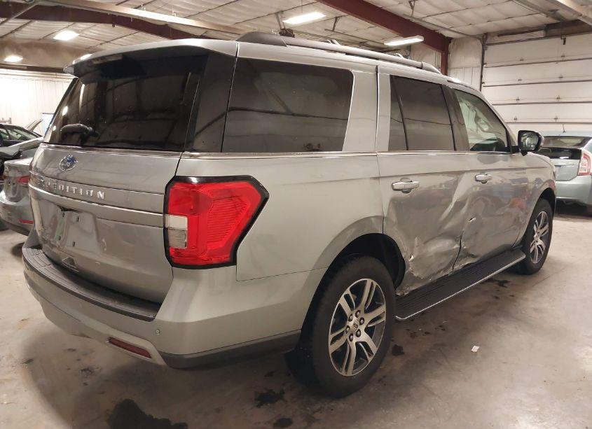 Photo 4 of 2023 Ford Expedition XLT (VIN 1FMJU1J87PEA09337)