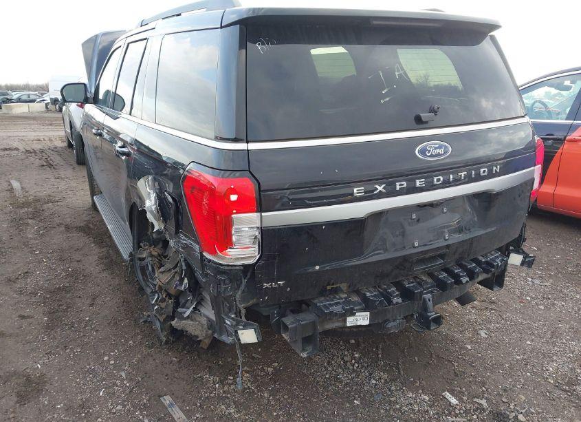 Photo 3 of 2024 Ford Expedition XLT (VIN 1FMJU1J87REA42227)