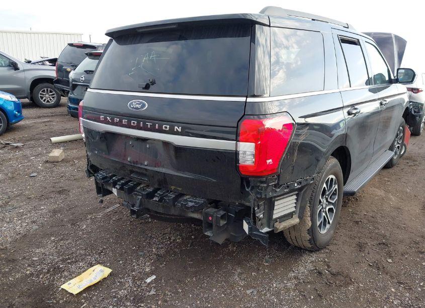 Photo 4 of 2024 Ford Expedition XLT (VIN 1FMJU1J87REA42227)