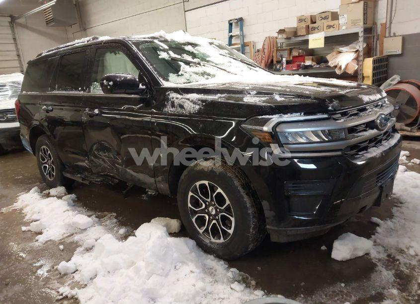 2024 Ford Expedition XLT (VIN 1FMJU1J89REA18589) main photo