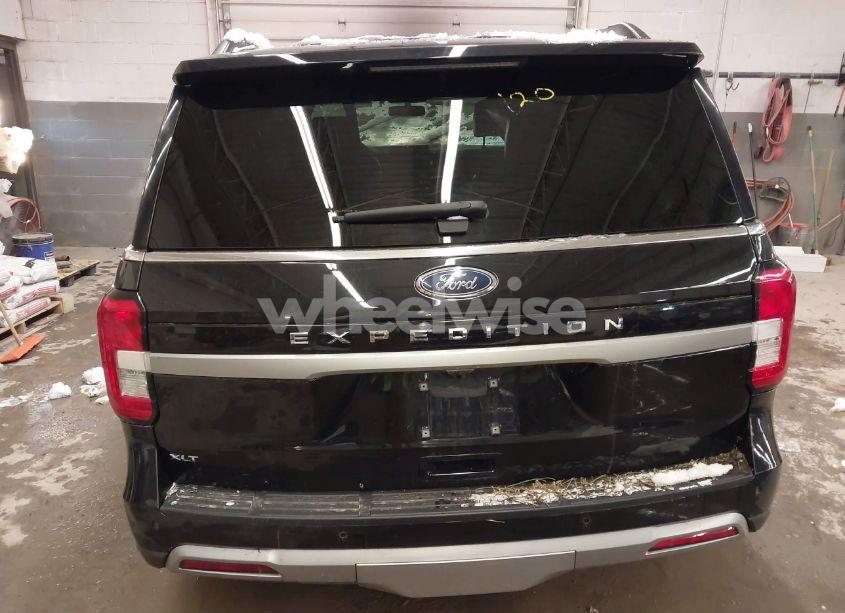 Photo 15 of 2024 Ford Expedition XLT (VIN 1FMJU1J89REA18589)