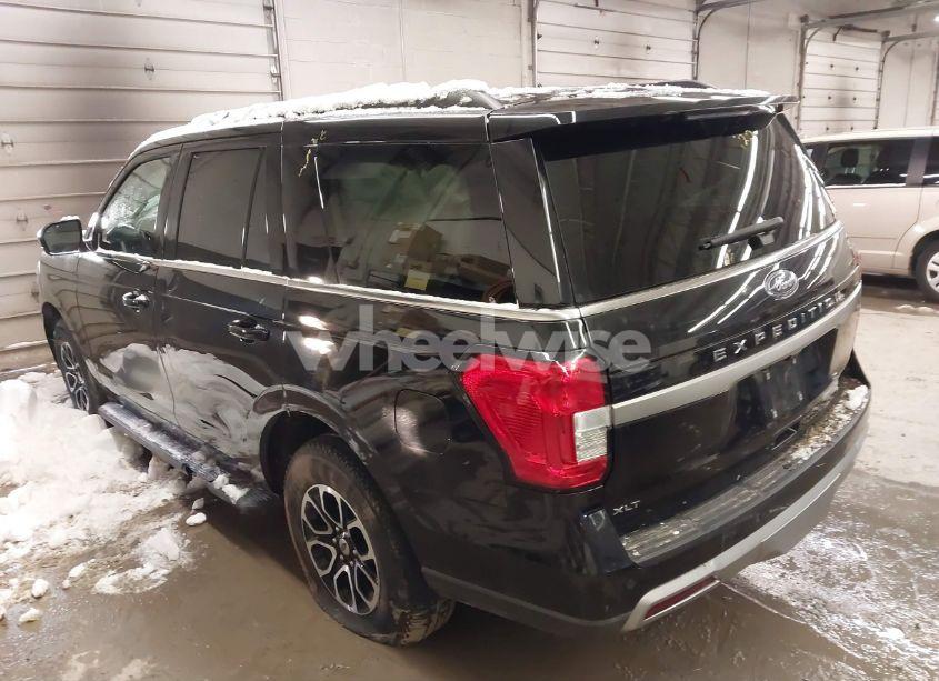 Photo 3 of 2024 Ford Expedition XLT (VIN 1FMJU1J89REA18589)
