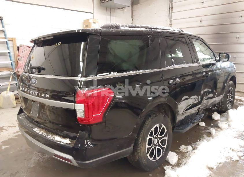 Photo 4 of 2024 Ford Expedition XLT (VIN 1FMJU1J89REA18589)