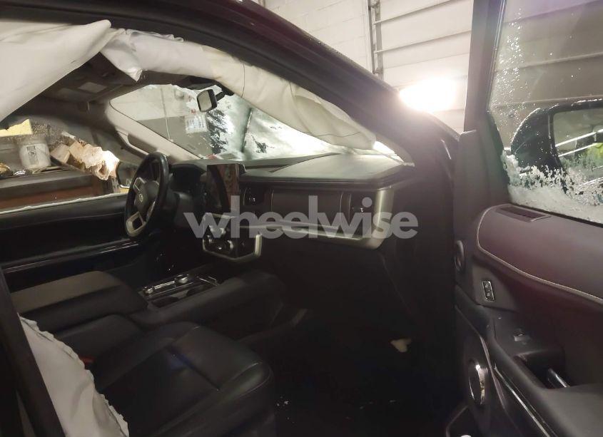 Photo 5 of 2024 Ford Expedition XLT (VIN 1FMJU1J89REA18589)