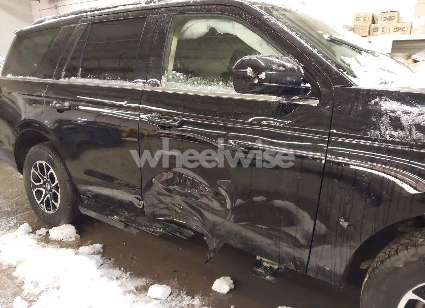 Photo 6 of 2024 Ford Expedition XLT (VIN 1FMJU1J89REA18589)