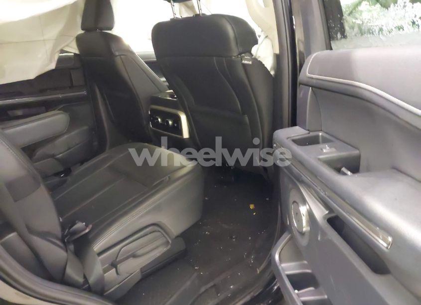 Photo 8 of 2024 Ford Expedition XLT (VIN 1FMJU1J89REA18589)